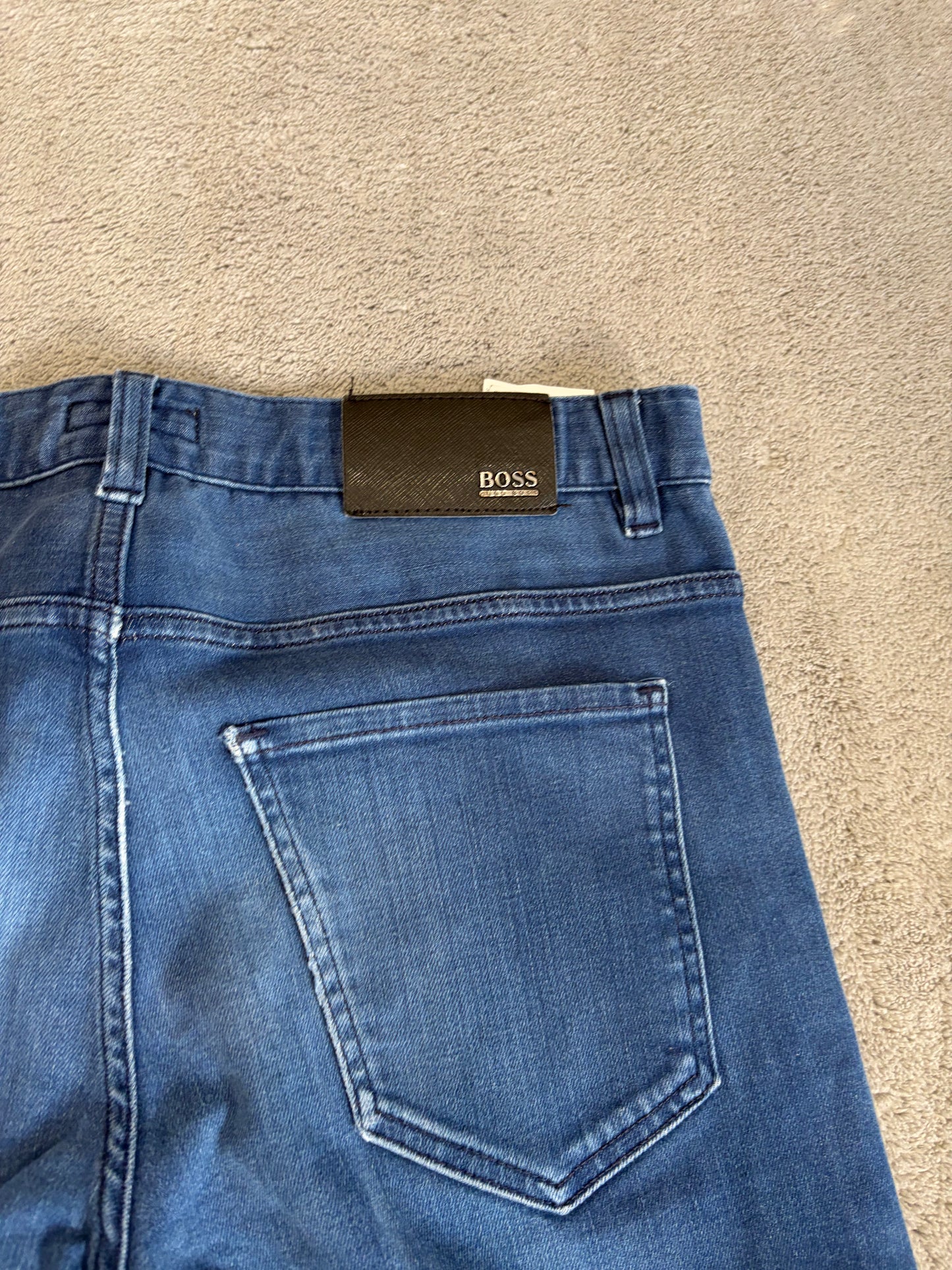 Jeans BOSS Hugo Boss Regular Fit - Lavaggio Blu Medio Stretch - W32 L34 (Taglia M)