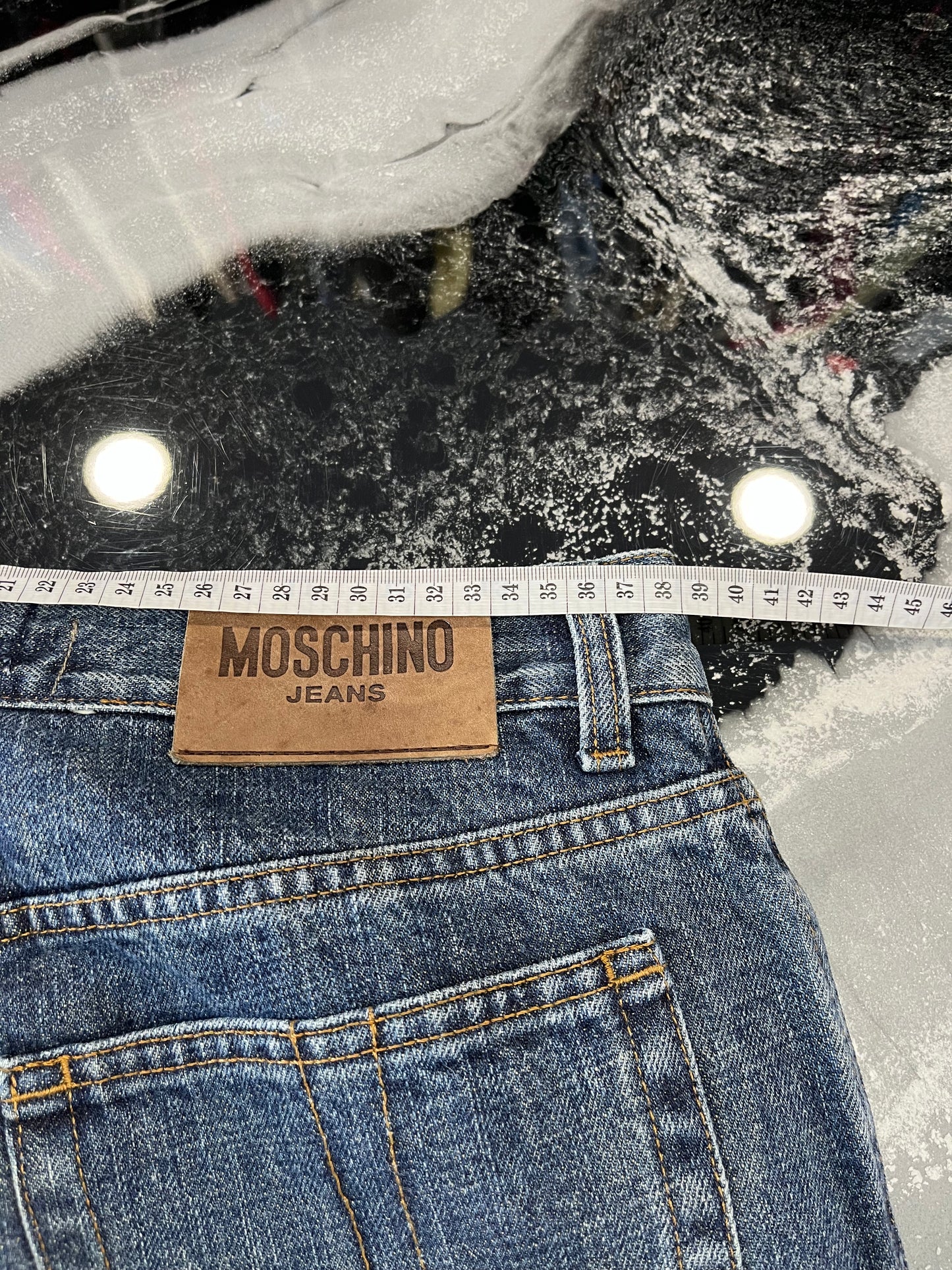 Jeans Moschino Vintage Straight Leg - Lavaggio Blu con Whiskering - Taglia M